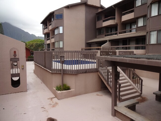 Building Photo - Quiet Mountain View Unit $2,900 2bd, 2ba, 2park; 3rd floor walk up