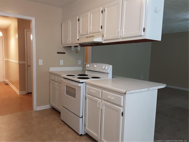 Building Photo - 870 Santiato Dr