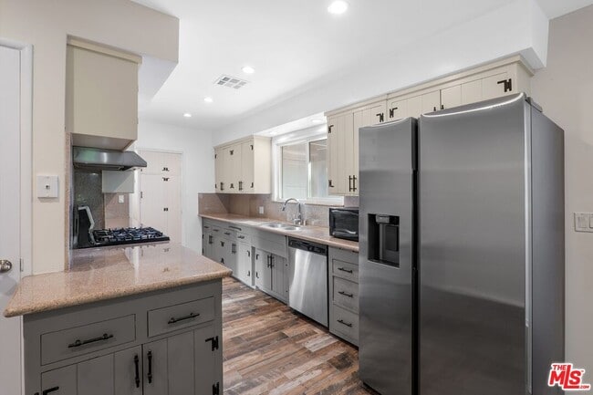 Building Photo - 15543 Del Gado Dr