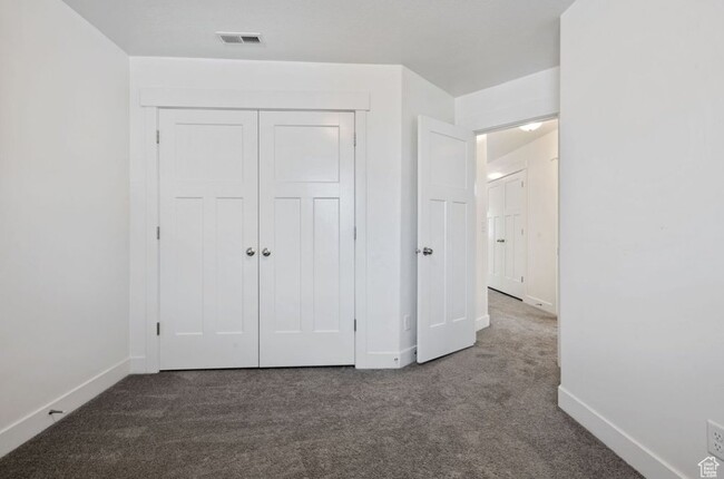 Building Photo - "Spacious 3-Bed Townhouse in Herriman – Yo...