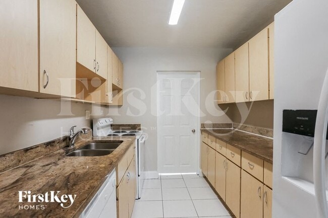 Building Photo - 2700 NE 13th Terrace