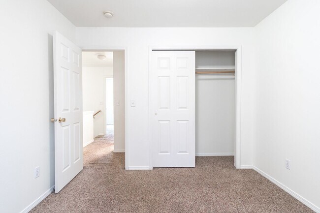 Building Photo - 1020 NE D St