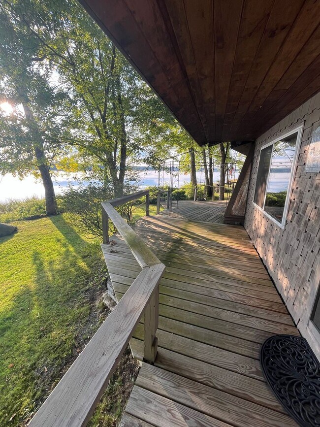 Building Photo - Lake house at Unity