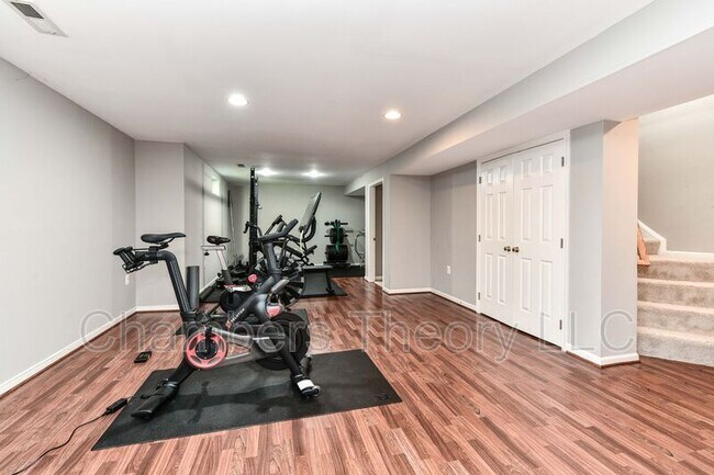 Building Photo - 641 Meade Dr SW