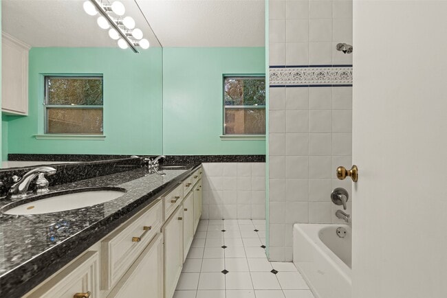 Building Photo - 2927 Rockyridge Dr