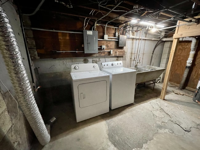 Building Photo - 404 N 64th St