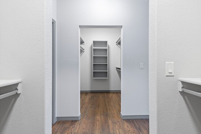 Building Photo - Luxury Living in a Gated Community