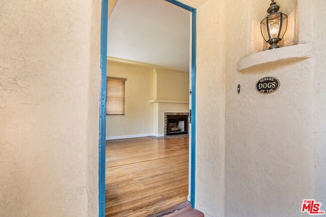 Building Photo - 1071 Cloverdale Ave