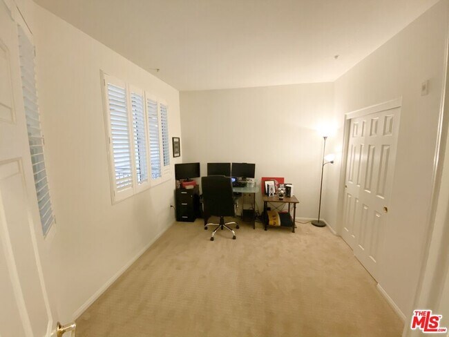 Building Photo - 12963 W Runway Rd