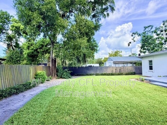 Building Photo - 2408 Corrine Dr