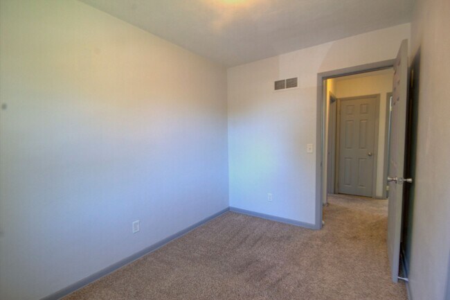 Building Photo - SL KSR1012