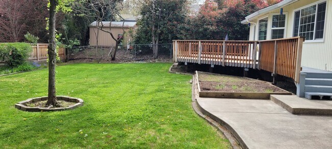Building Photo - 518 Girard Cir