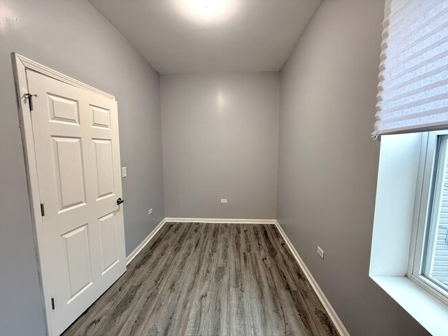 Building Photo - 3512 W 12th Pl