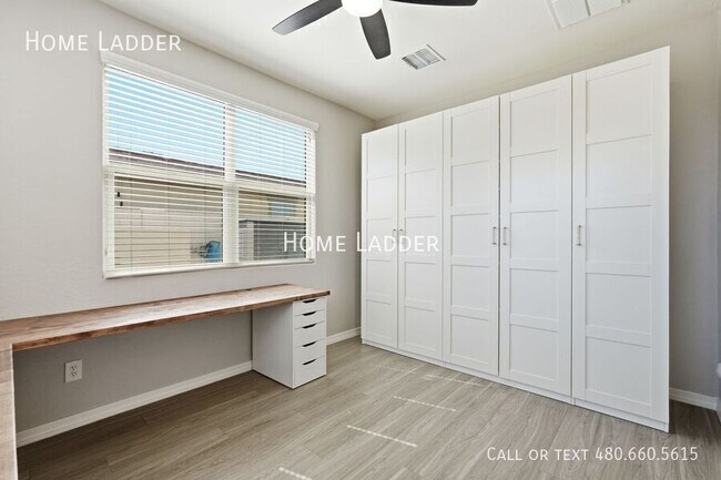 Building Photo - 9504 E Theia Dr