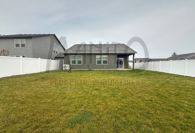Building Photo - Beautiful Cheney Home