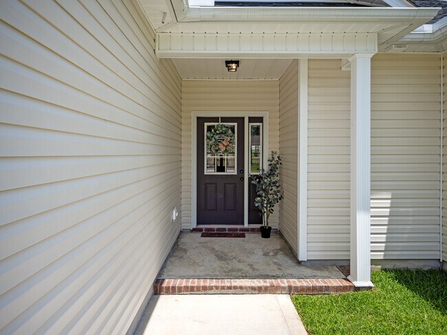 Building Photo - 251 Breakwater Dr