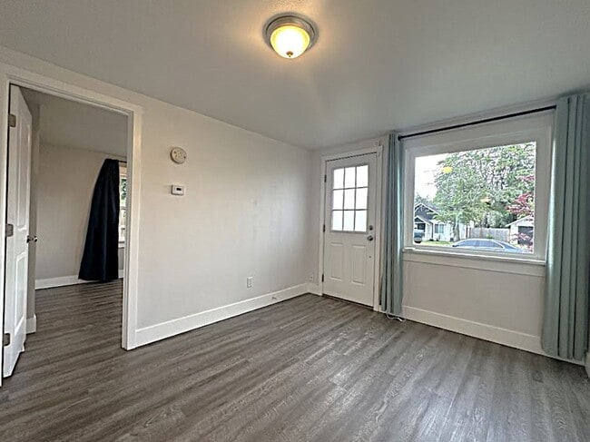 Building Photo - Cozy Meets Chic – 2BR Home with Outdoor Bliss!