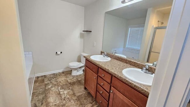 Building Photo - 2126 Crown Park Dr