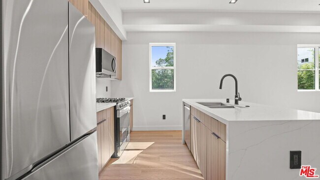 Building Photo - 10842 Peach Grove St