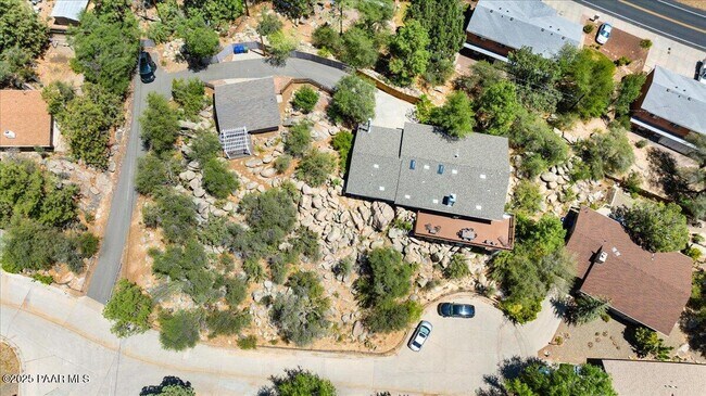 Building Photo - 1844 Foothill Dr