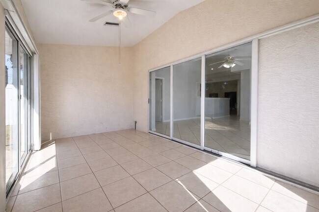 Building Photo - 3216 SW 7th Pl