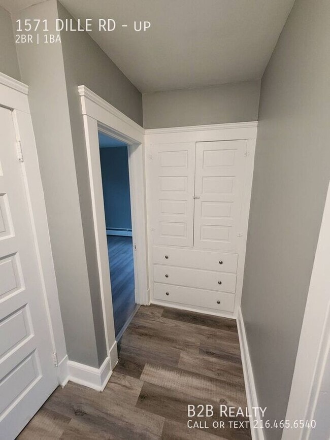 Building Photo - 1571 Dille Rd