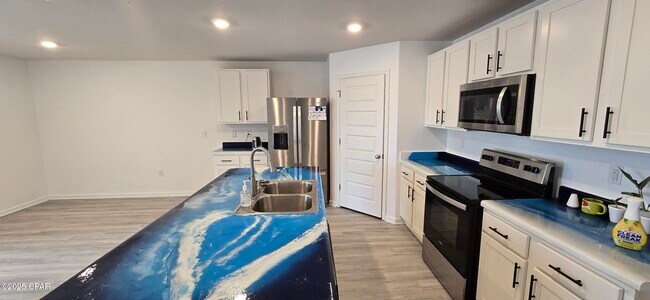 Building Photo - 6472 Slabinski Ln