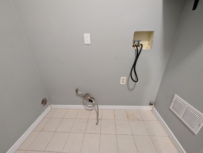 Building Photo - 3 Bedroom 2.5 Bathroom Cavalier Palms House