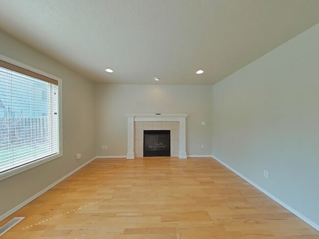Building Photo - 4 Bedroom House ~ Willamette Landing ~ Cor...