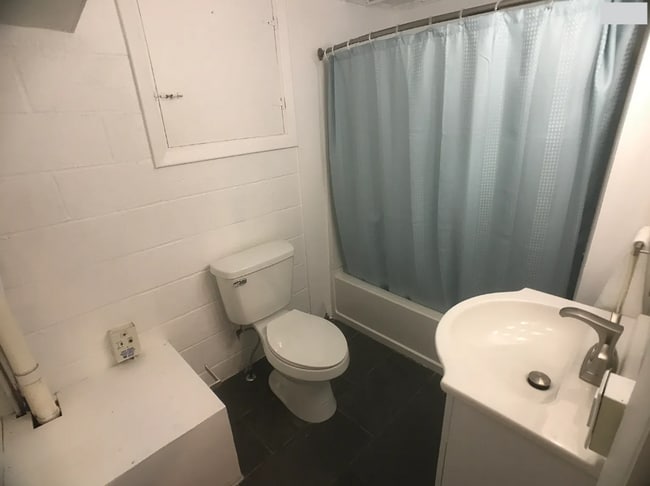 Building Photo - Newly renovated 3BR, 3.5 Bath Ranch with basement