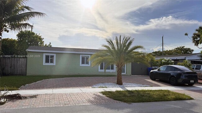 Building Photo - 1400 N 70th Way