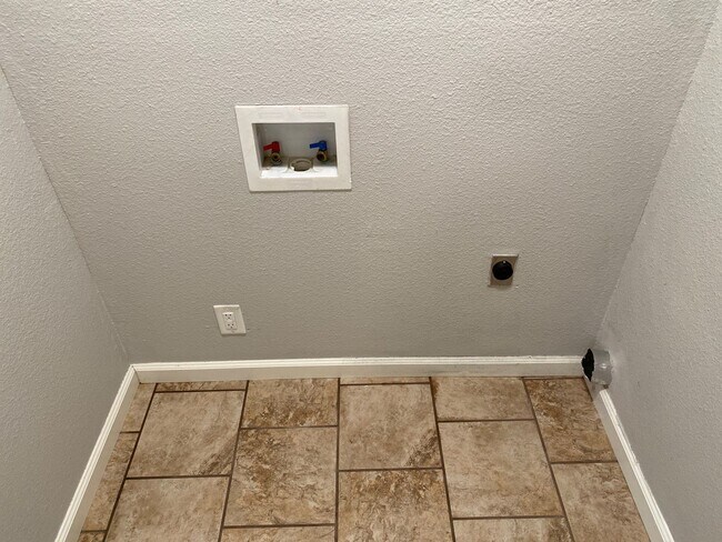 Building Photo - 259 Melwood St