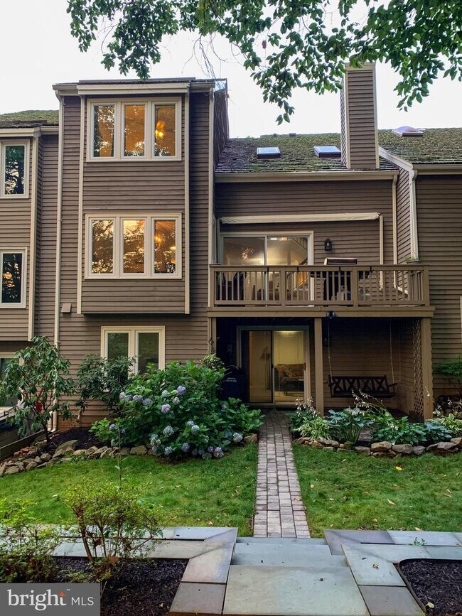 Building Photo - 15524 Royal Crescent Ct