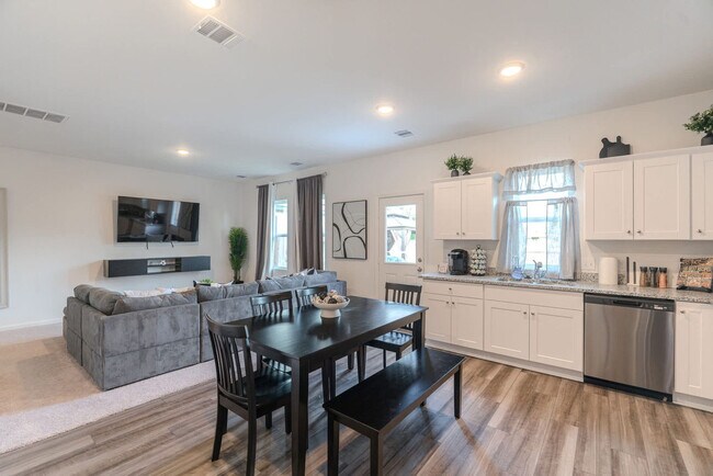 Building Photo - 10314 Woodwick St