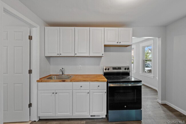 Building Photo - 21 Lent St