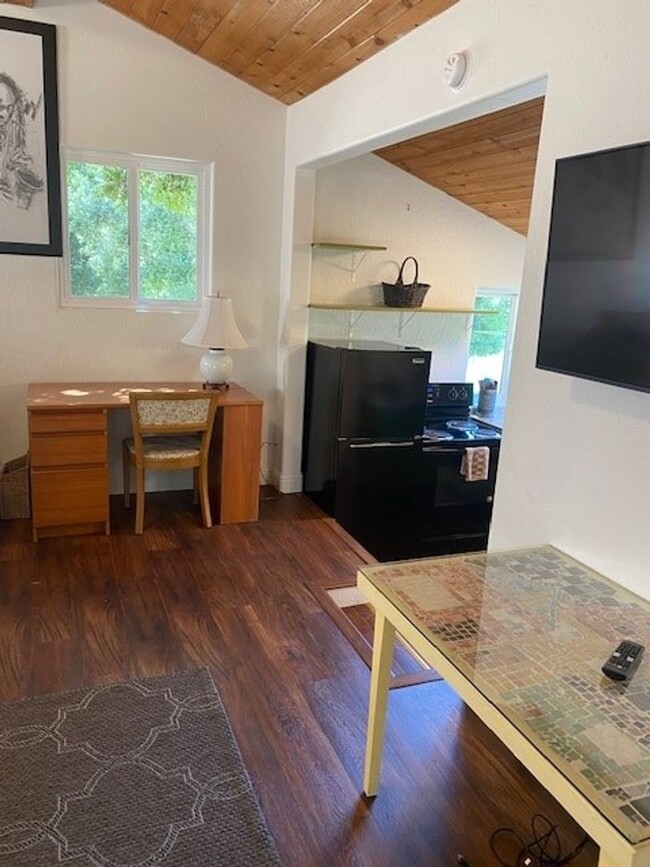 Building Photo - Beautiful Furnished Studio in Los Osos