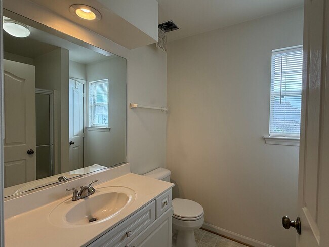 Building Photo - Condo Townhouse in Castleton Camden Village
