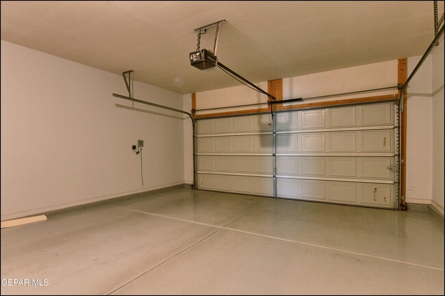 Building Photo - 6560 Westfield Dr