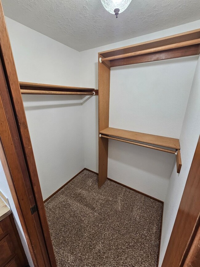 Building Photo - 855 Fran St SE