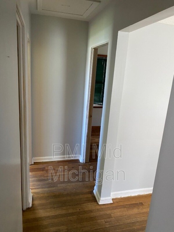 Building Photo - 618 Barrie Ave
