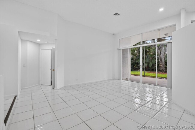 Building Photo - 924 Spoonbill Cir