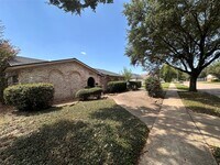 Building Photo - 10902 Bob White Dr