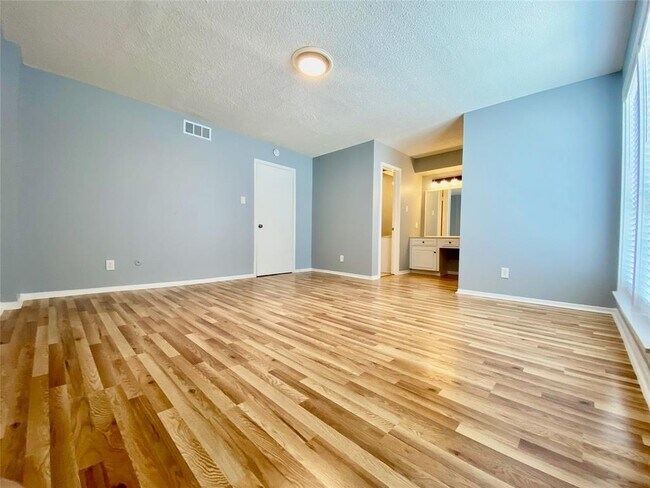 Building Photo - 1281 Blalock Rd