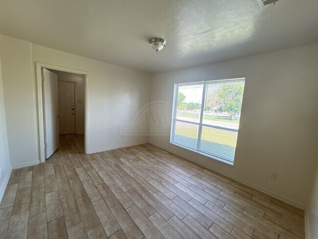 Building Photo - 2401 Mather Dr