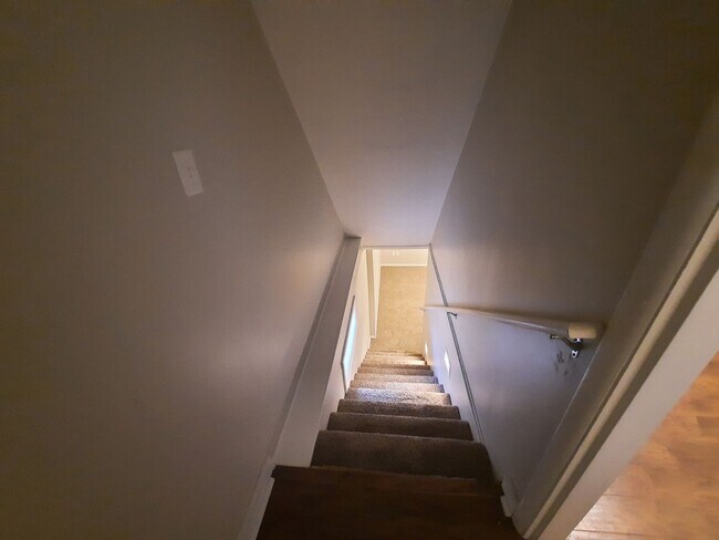 Building Photo - 3 Bedroom, 1 Bathroom Home!