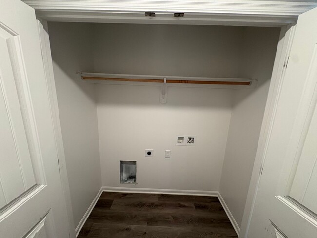 Building Photo - 705 Poplar Cir