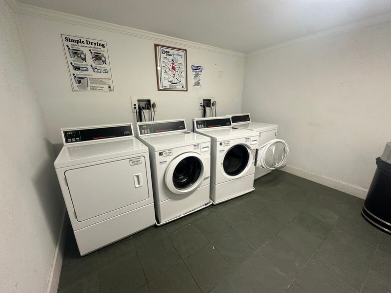 Building Photo - 12 Everett St