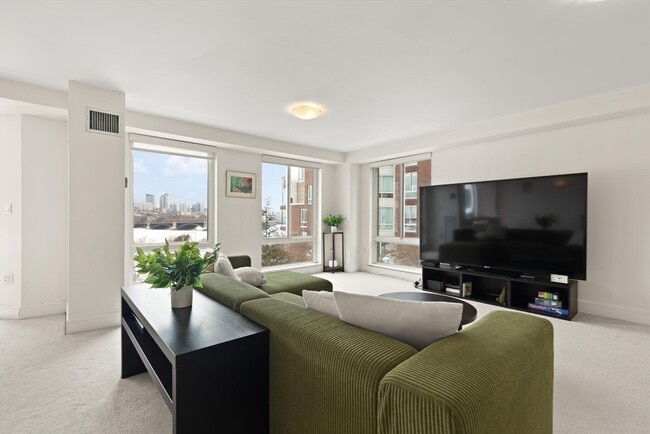 Building Photo - 75-83-83 Cambridge Pkwy