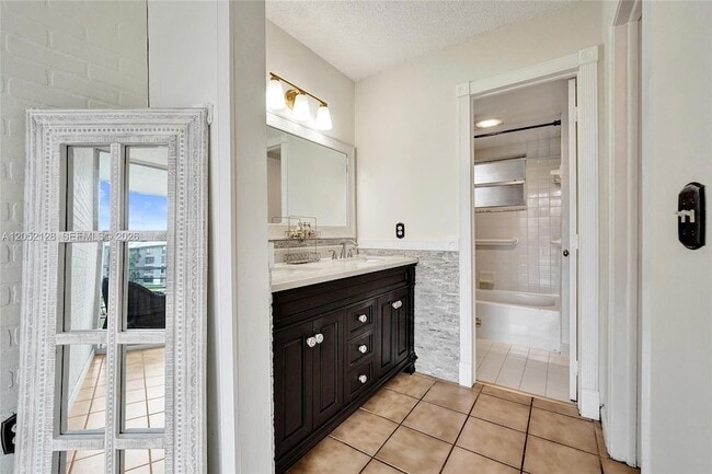 Building Photo - 9480 Tangerine Pl