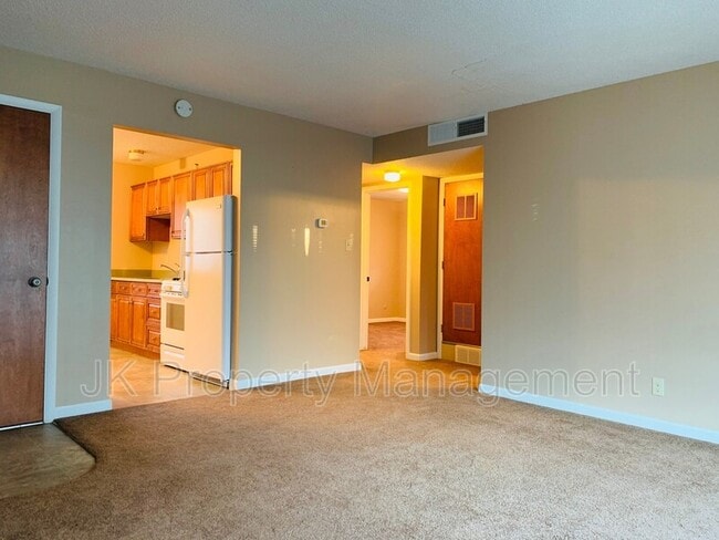 Building Photo - 4613 5th Ave S